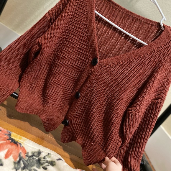 Tops - Button up burnt orange/matron cropped sweater